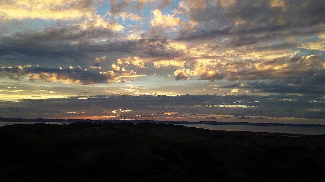 Glorit Kaipara Views Eco Lodge מראה חיצוני תמונה