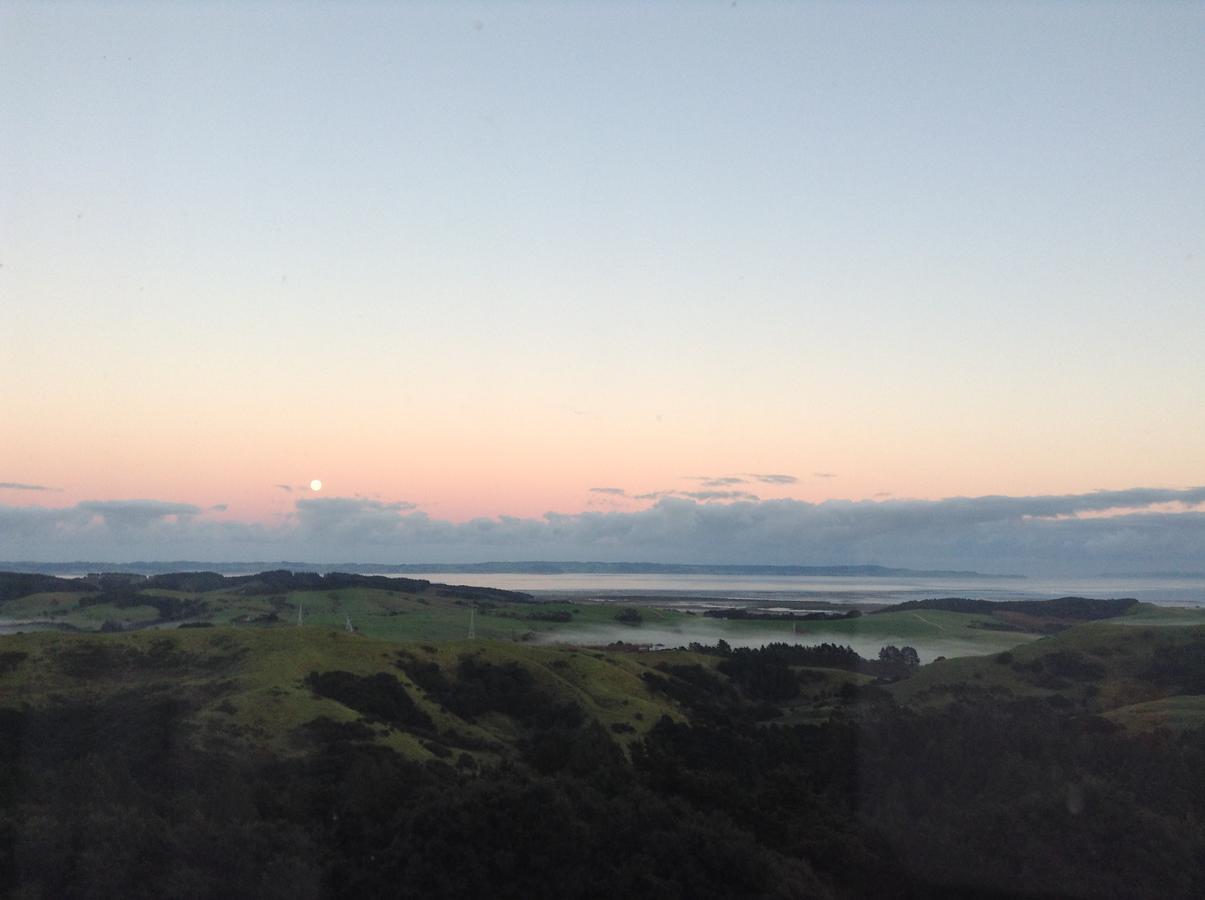 Glorit Kaipara Views Eco Lodge מראה חיצוני תמונה