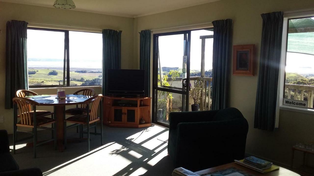Glorit Kaipara Views Eco Lodge מראה חיצוני תמונה